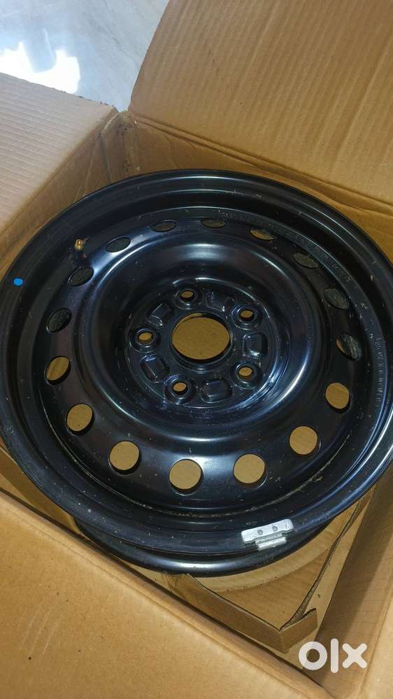 Ertiga set of 5 wheels Mfg - 07 - 2025