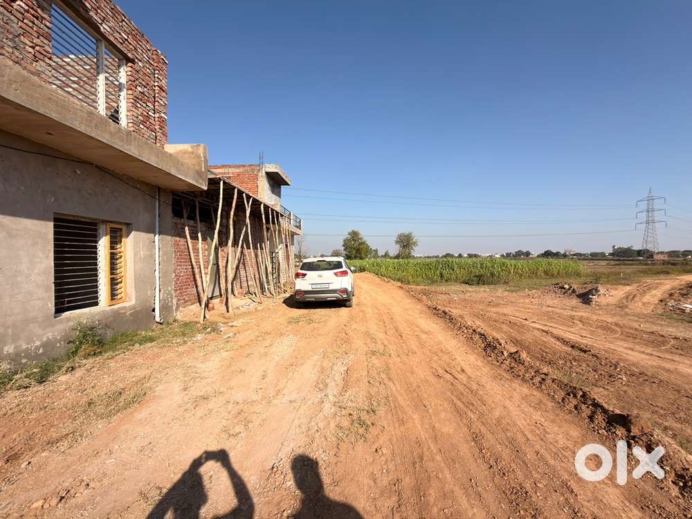 90 Gaj Plot For Sale in Sector 124