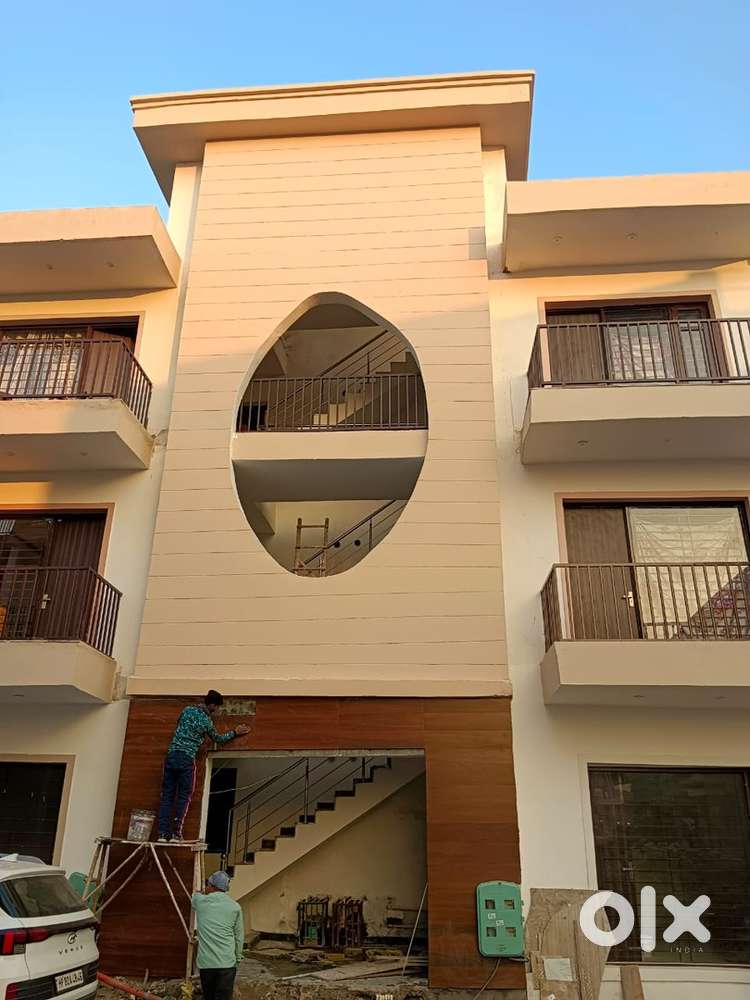 Flat in Sector 123 For Rent