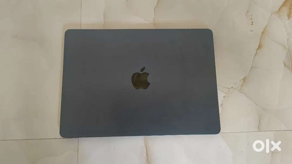 APPLE Macbook air m2 8gb 256gb storage