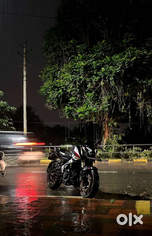 NS 400Z 2024 first owner bike , showroom maintained