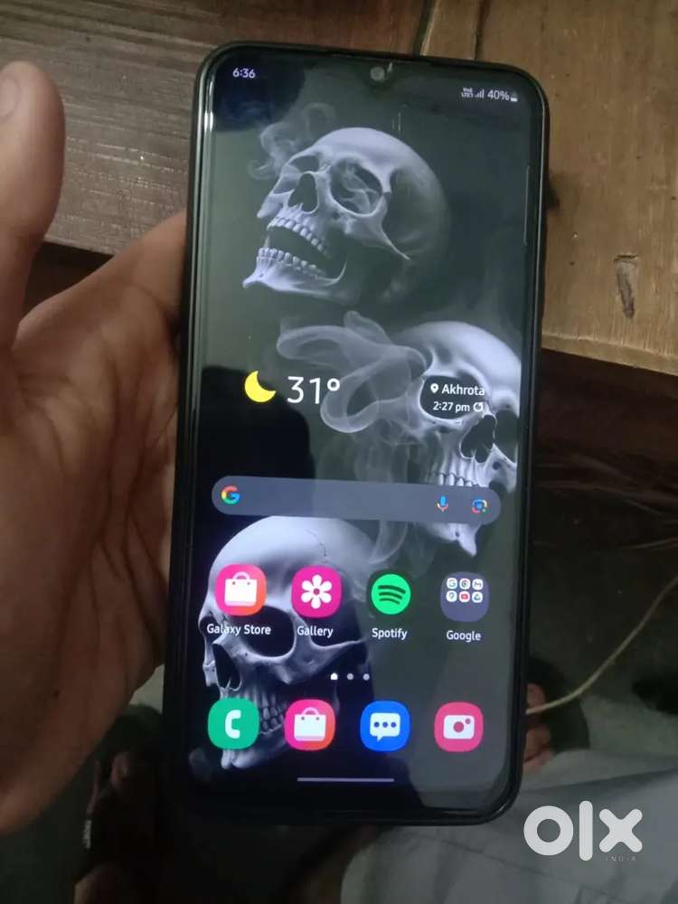 Screen Crack ha pr makhn chlda Baki storage 3/32 hai.