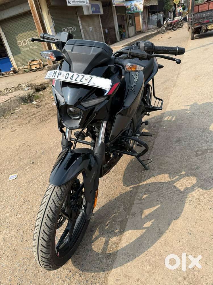 Mileage ek dam shi hai pickup power tez hai highway riding ke liya hai