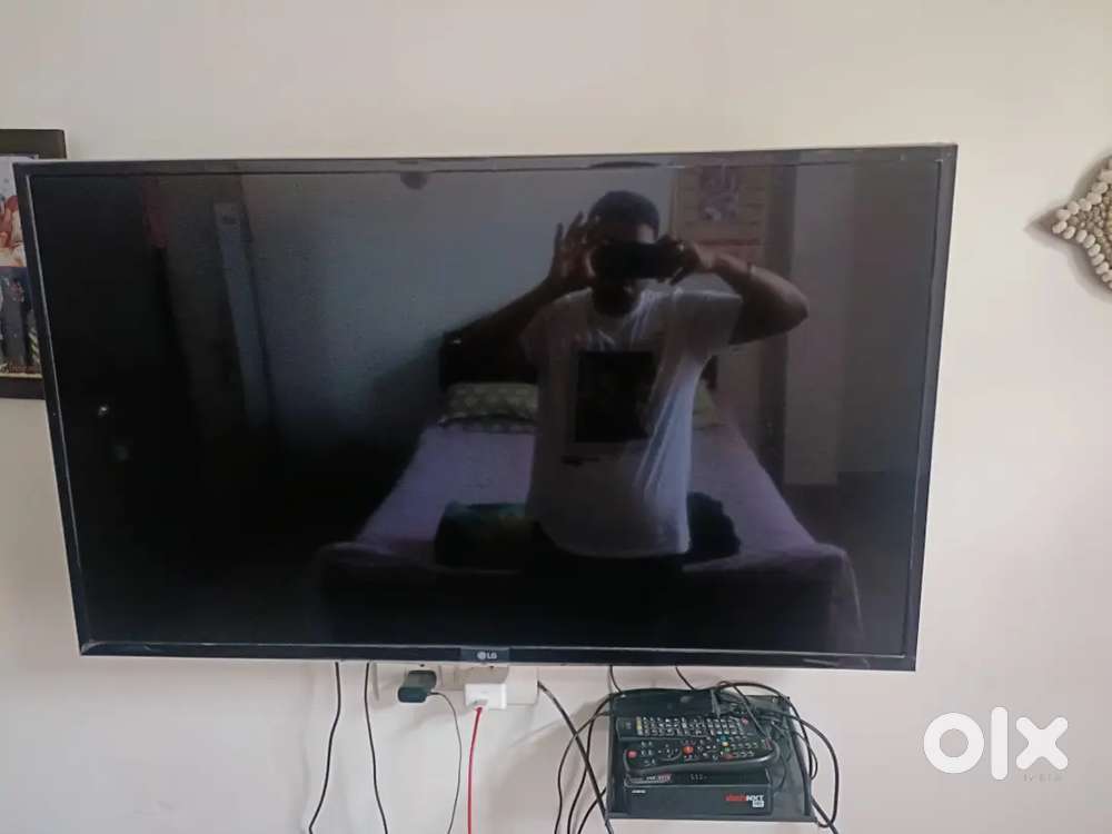 LG TV 102 CM