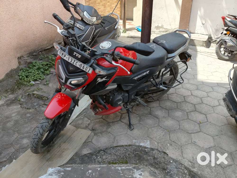 TVS Raider 125 (Red)