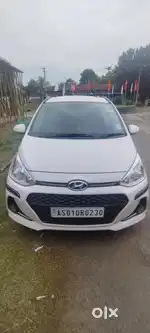 GRAND I10 SPORTZ WHTITE COLOUR FOR URGENT SALE