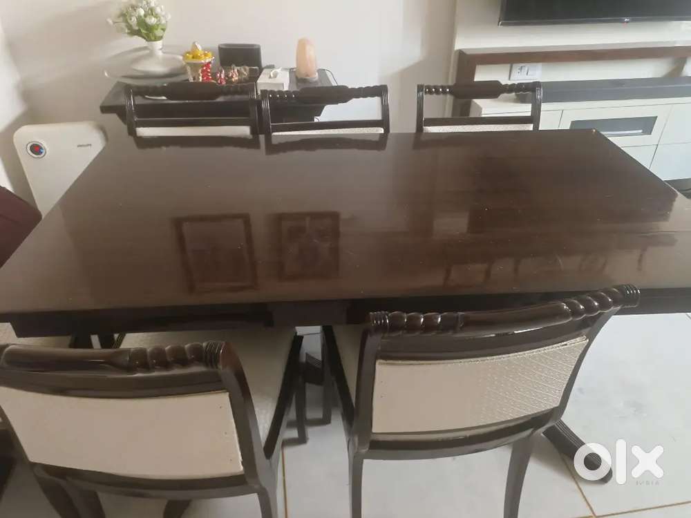 6 Seater dining table