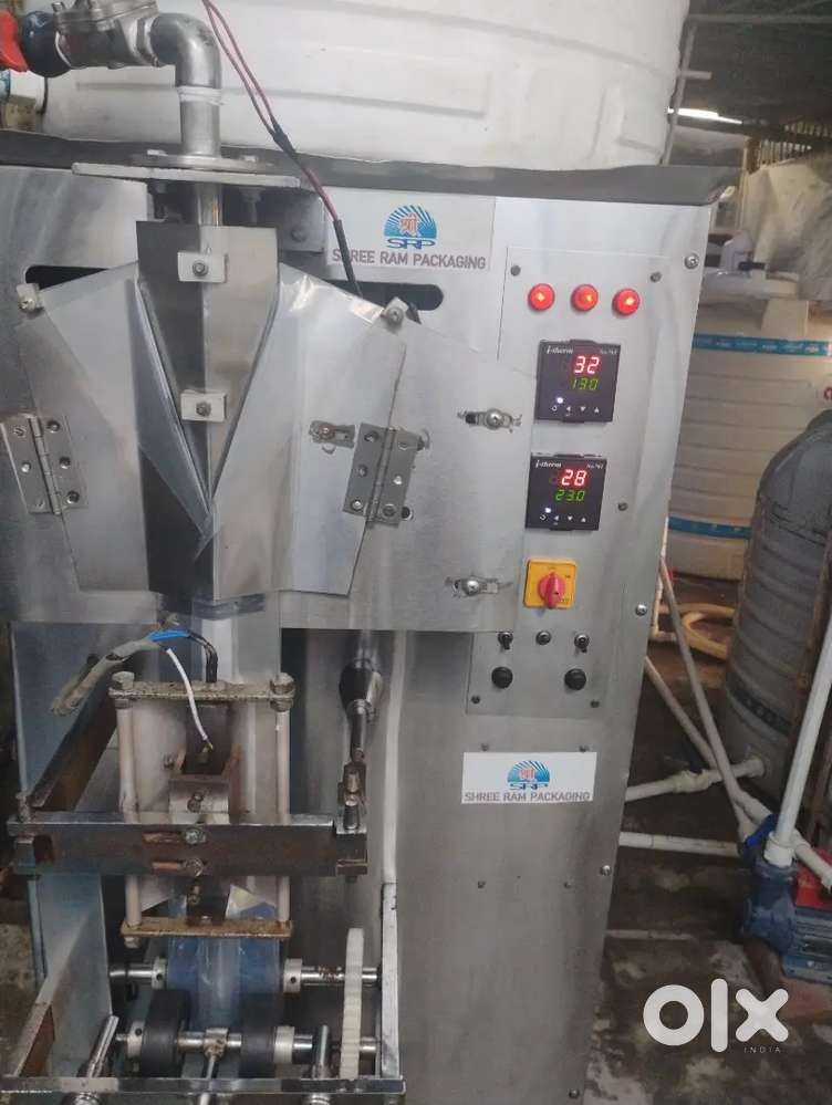 पानी पाऊच बनाने वाली मसिन20ml to 1 liter 2000 pouch per hour
