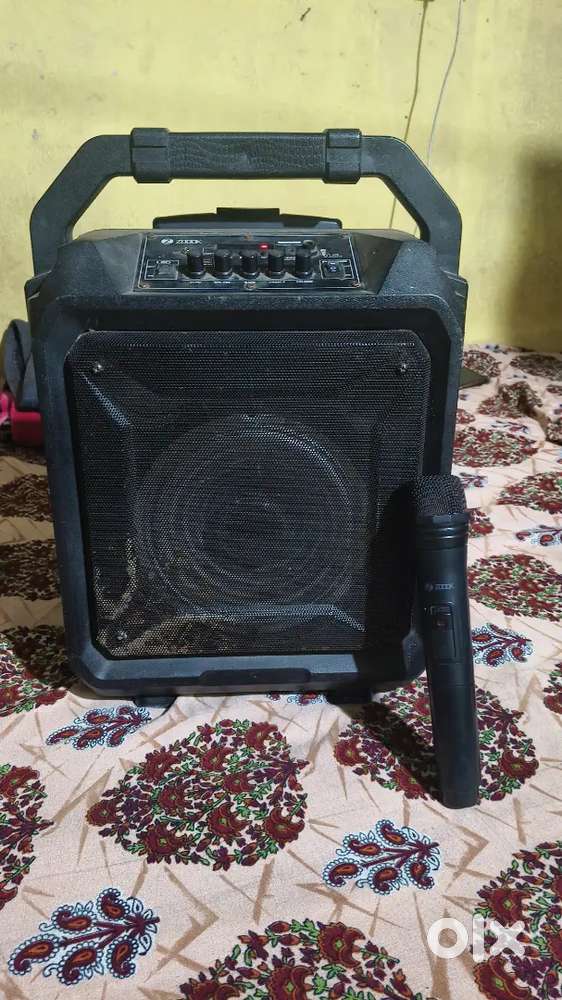 Blootooth karaoke speaker & mic 5hour battery life