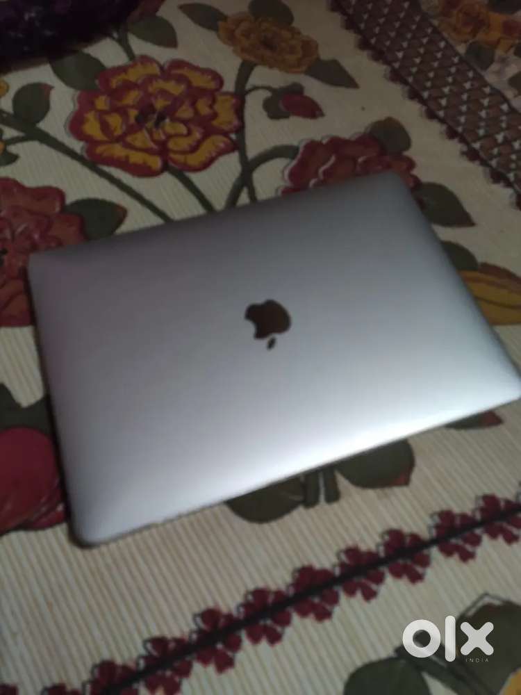 Macbook Pro 2018 8 GB RAM 250GB SSD