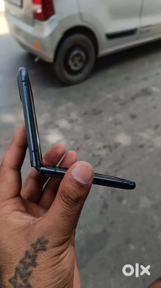 Want to sell my moto razr 40 flip 100 per notch condition