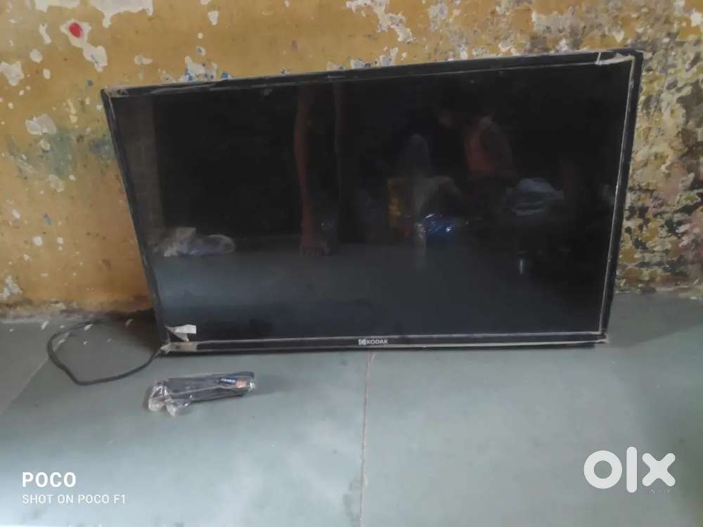 Kodak TV with remote and cells
