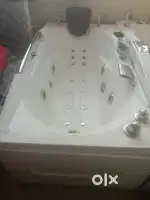Bath tub with motors and sensers