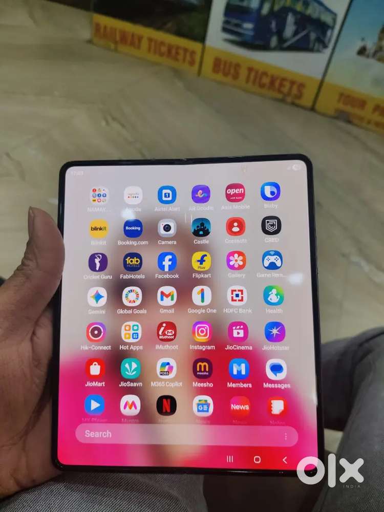 Samsung galaxy z fold 4 .only 4 month old with bill box