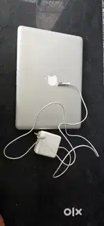 Selling apple mackbook