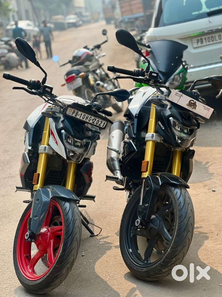 both r showroom condition