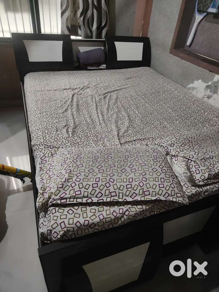 5*6 ફૂટ લાકડાનો બેડ