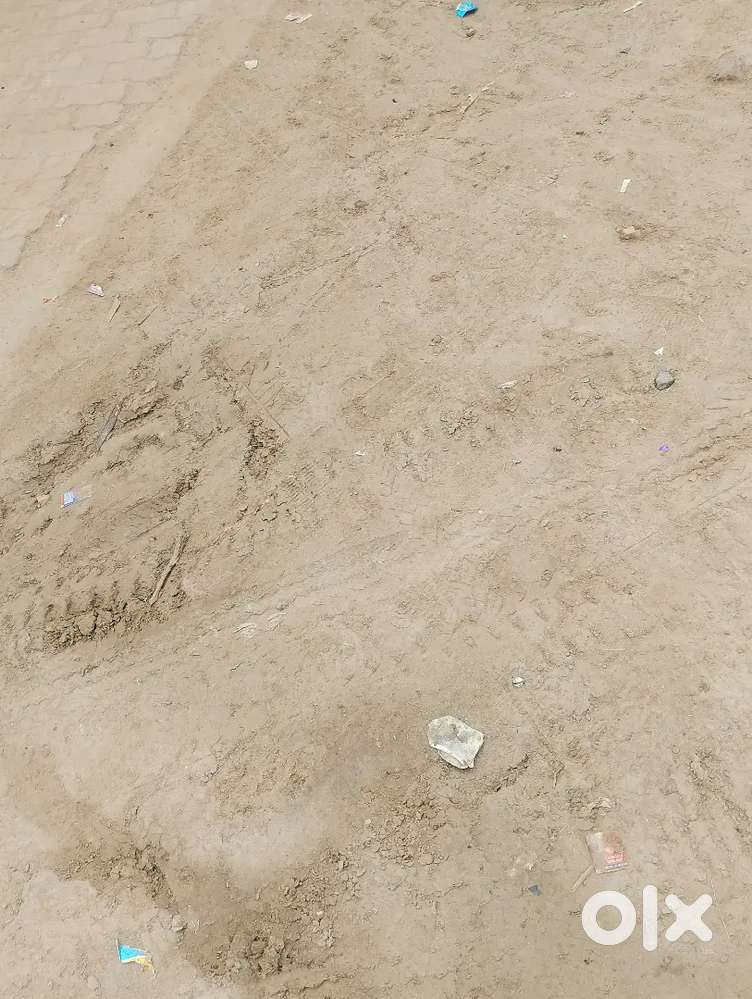 Kalandarpur chaurahe se 500 meter andar