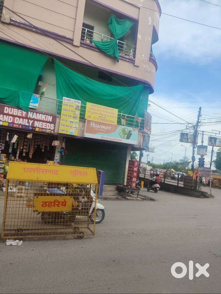 Shope available in prime location first floor double road corner shop