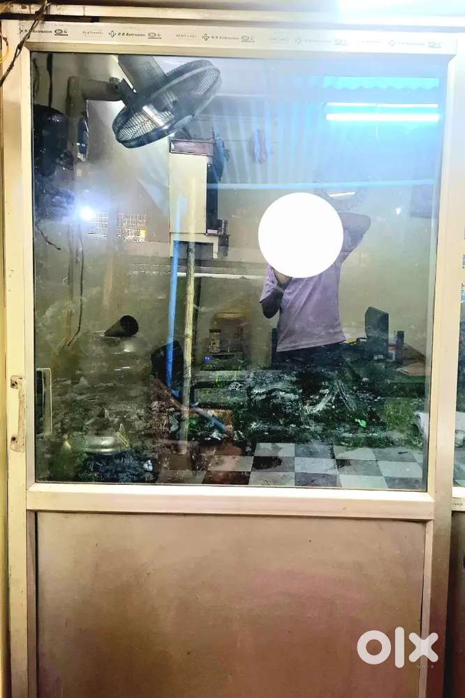 Aluminum doors with lock
