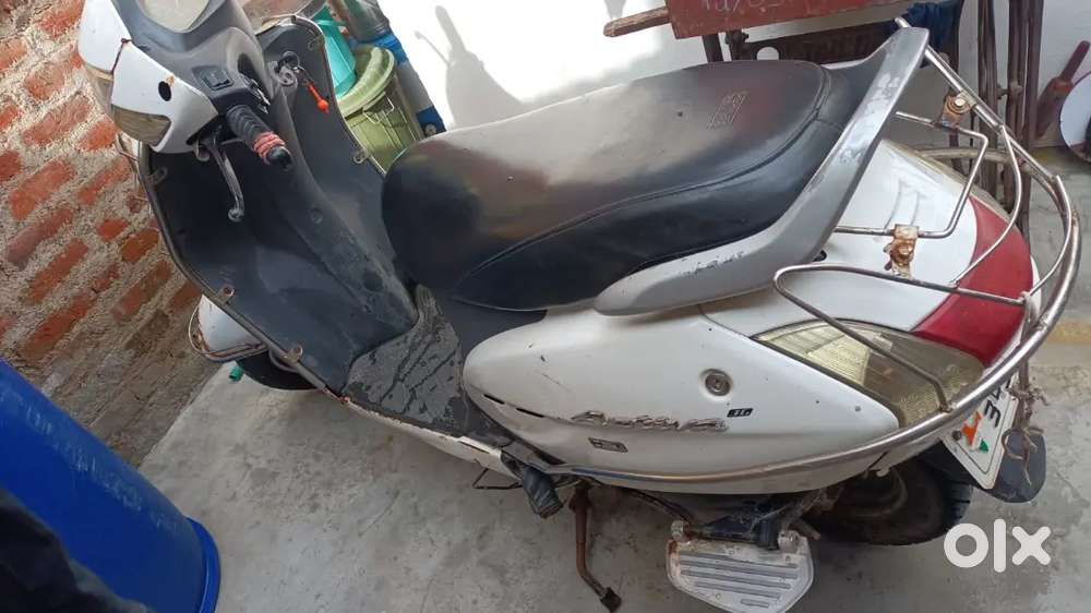 Gadi mein koi dikkat nahin hai gadi badhiya hai