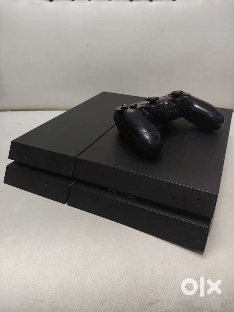 Sony PlayStation,, PS-4 1TB with 2 game's ,, very good condition