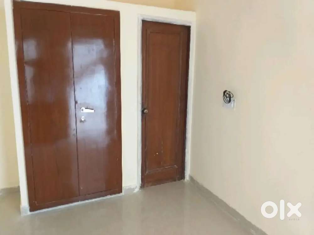1 ROOM SET AVAILABLE FOR RENT