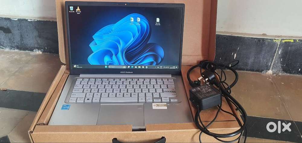 Asus Laptop i3-13th Gen & 24GB of Ram / 512GB SSD NVME Superfast PC