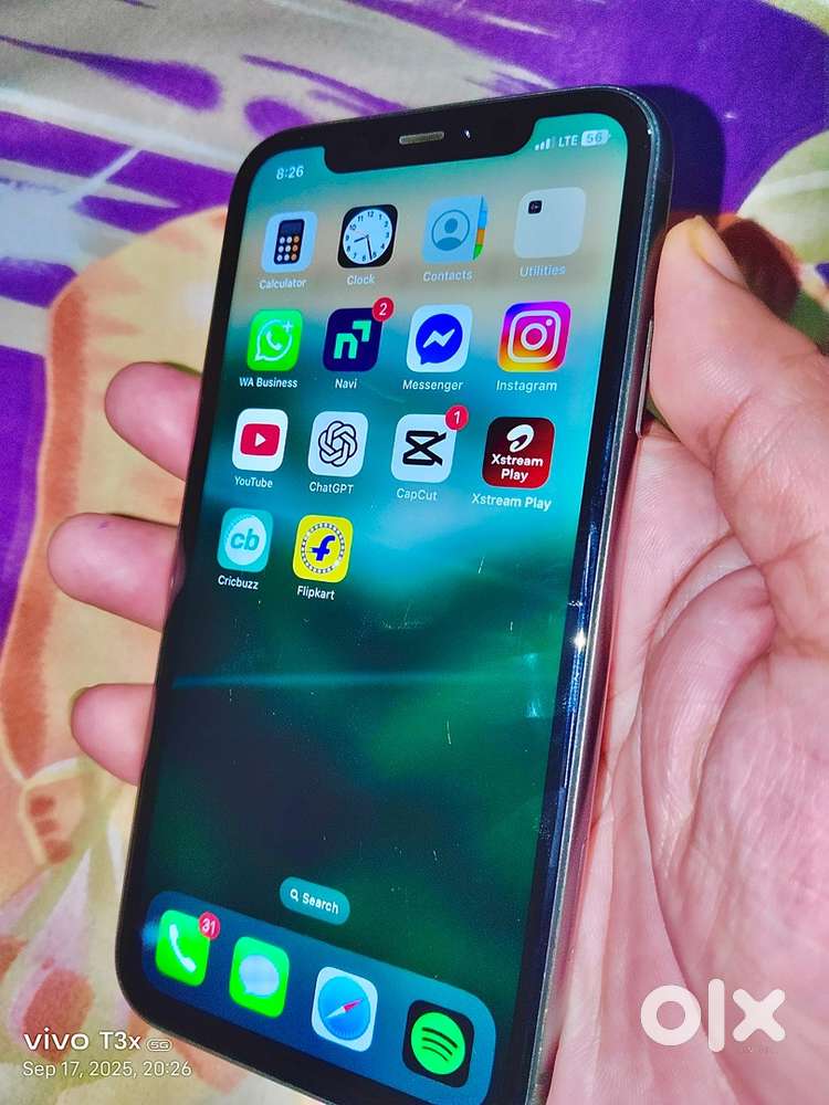 I phone 11 zero scratch 76% battery health 1 Month garrenty for return