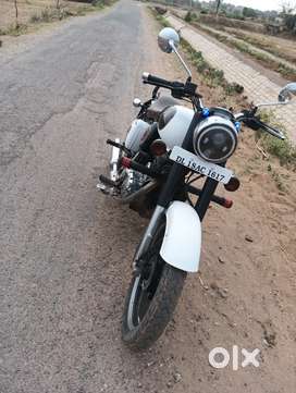 Royal Enfield classic 350 white colour