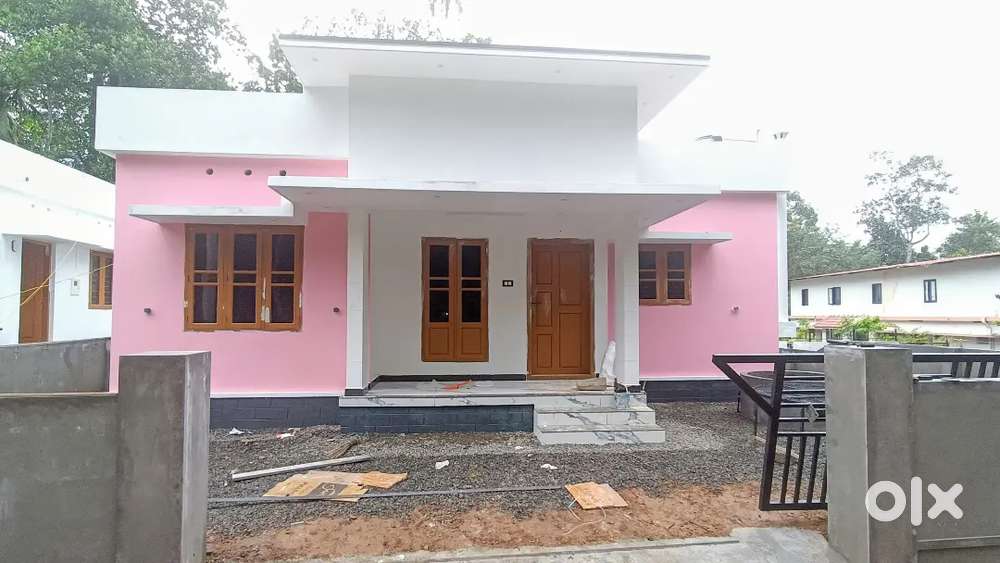 Paruthumpara - Pathamuttam - 4 Cent , 810 Sqft , 3 Bed Room New House