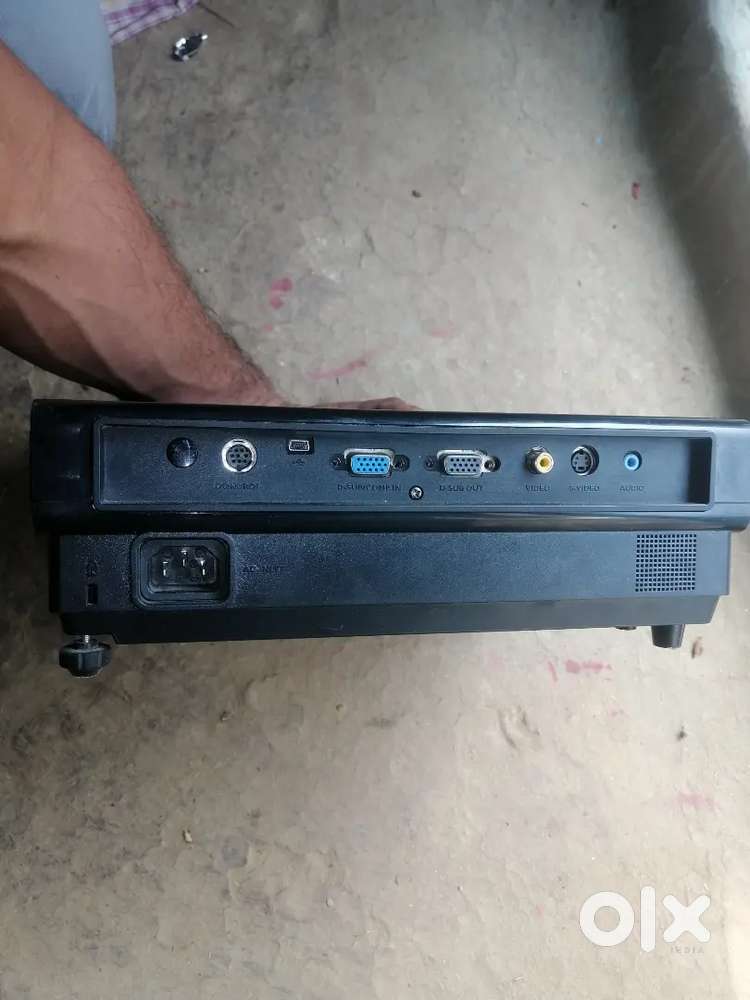 Projecter Chalu hai aur thik thak hai