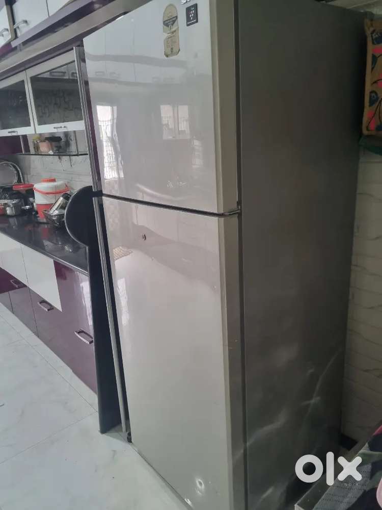Sharp frost free refrigerator