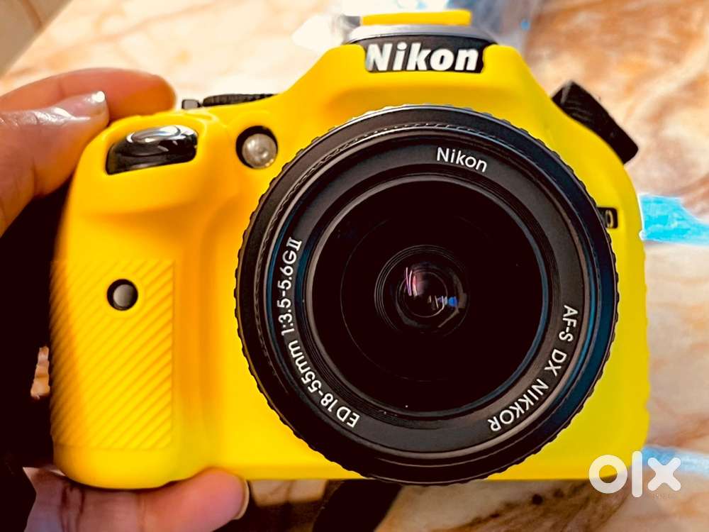 NIKON D5200 DSLR Camera (Body with AF-S DX NIKKOR 18-55 mm F/3.5)