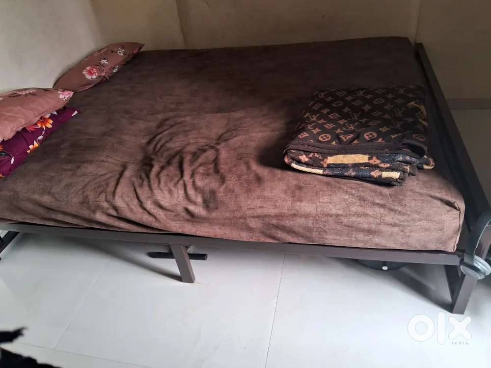 Iron bed in a good condition