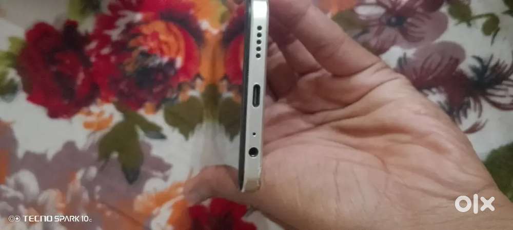 Vivo Y16 3 32 Yellow colour