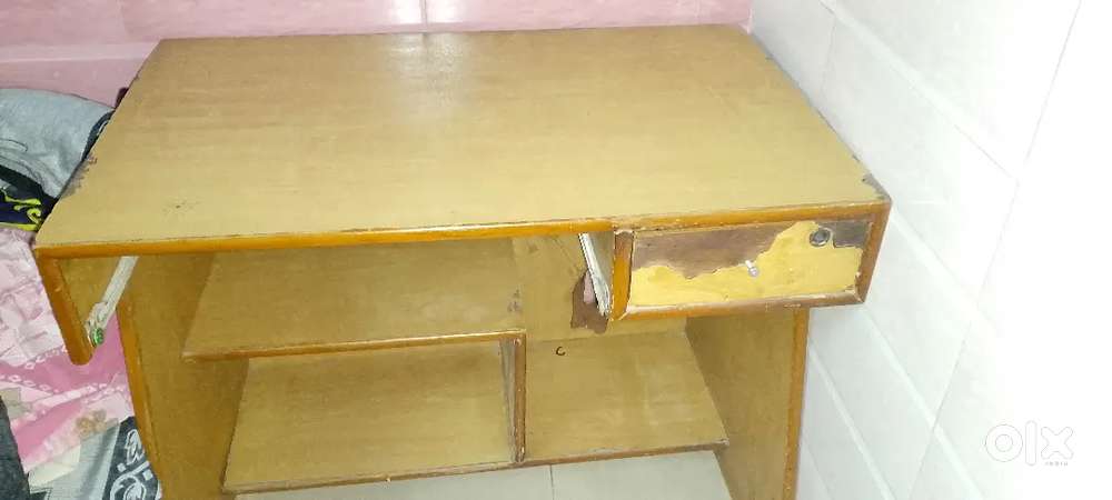 Computer table