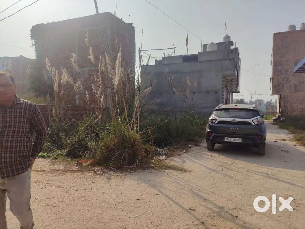 L corner 150 sq yard plot in burari