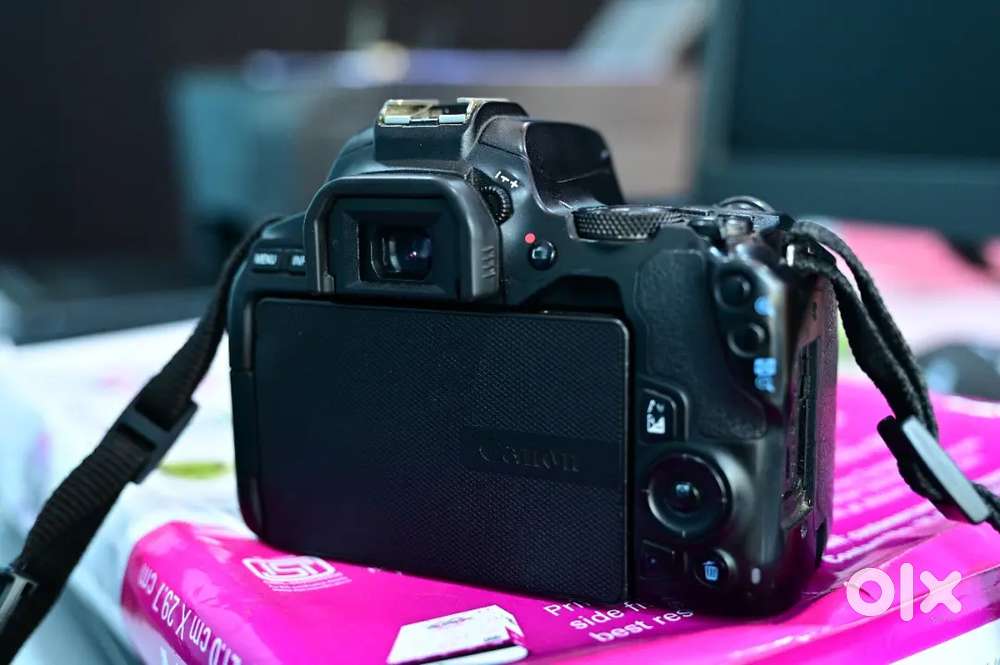 Canon EOS 200D markii (EF-S 18-55mm &55-250 f/4-f/5.6 IS STM Kit Lens)