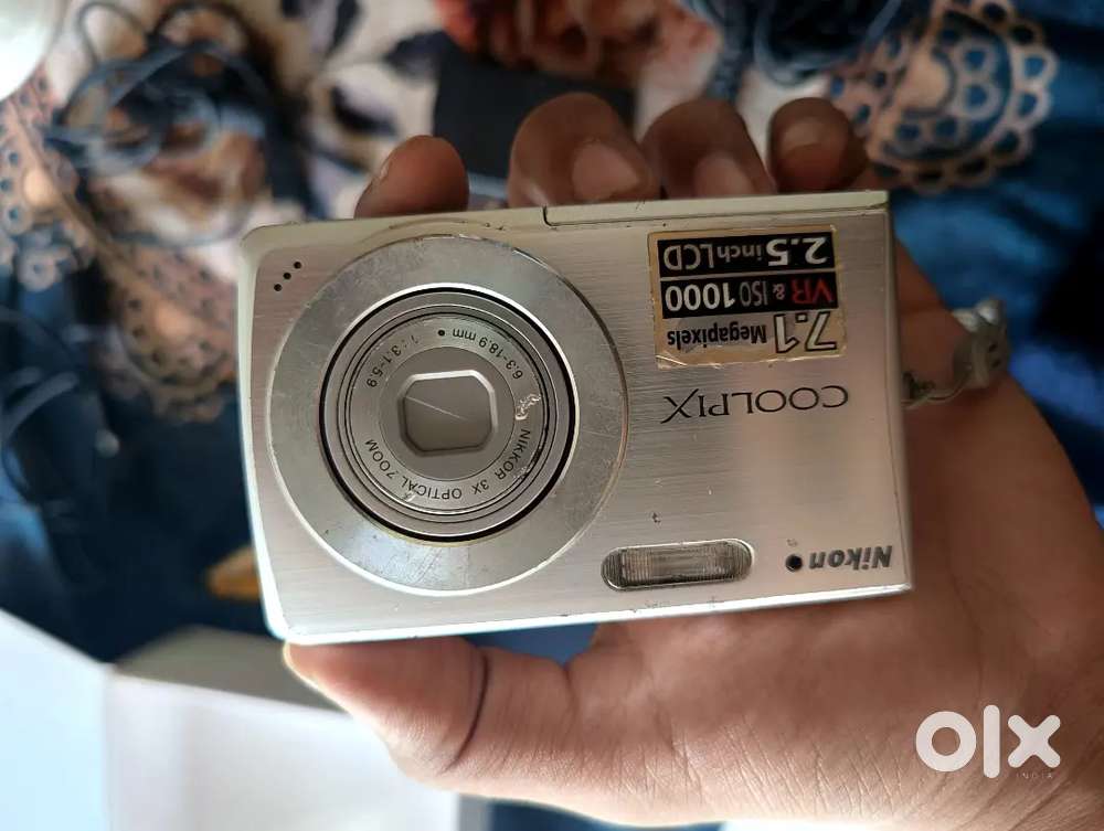Nikon Coolpix S200 Digital Camera Full Accessories(Not Powering On)