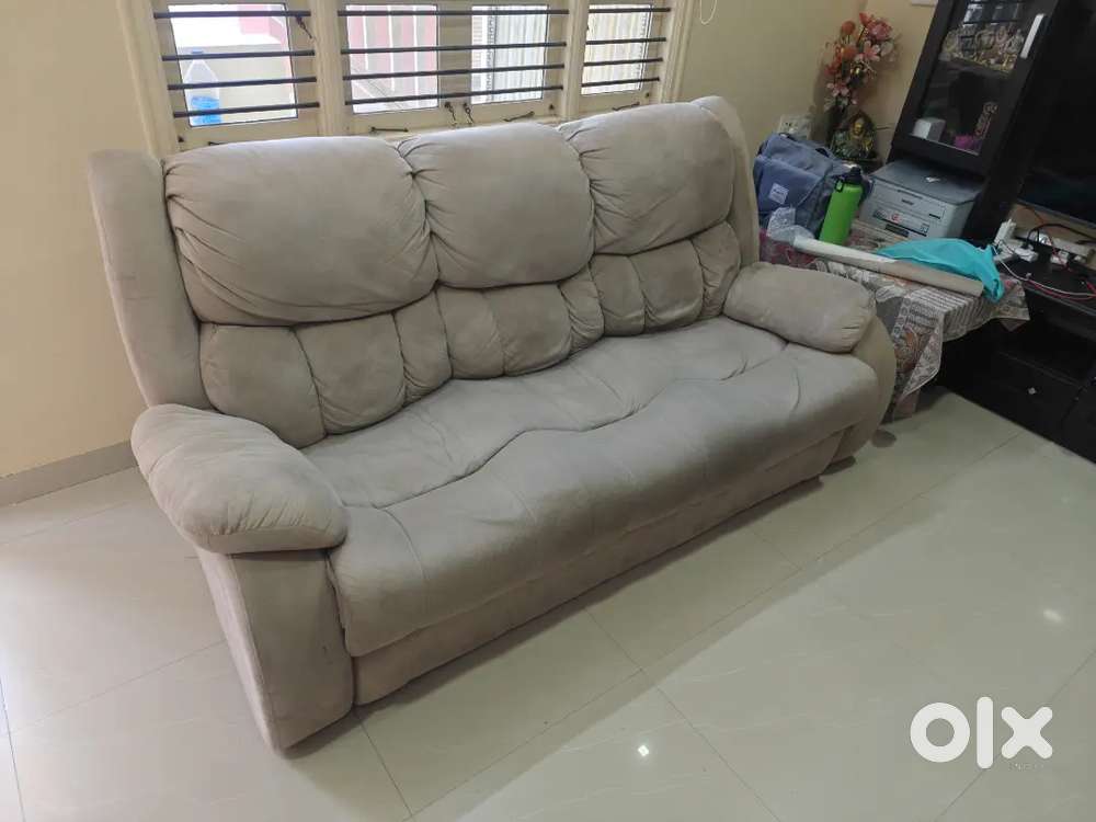 Luxurious Sofa for sale 3+1+1 ( 2 recliners) in excellent condition