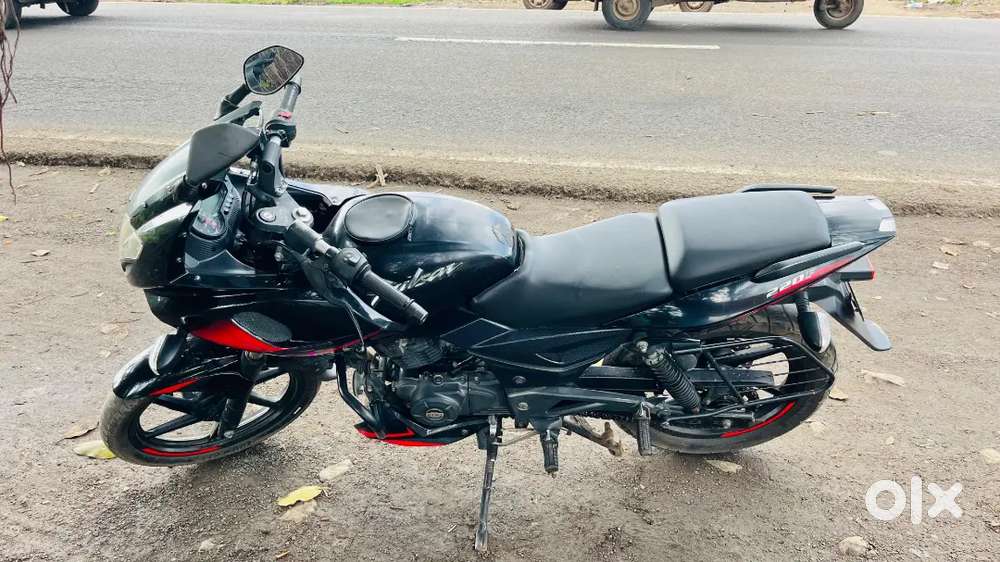 Pulser 220 f Very Good condition