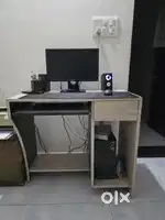 Computer table