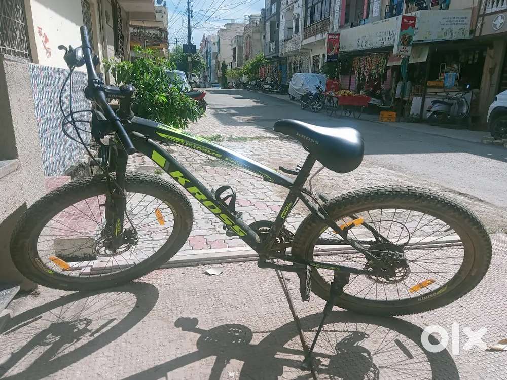 Perfect price at 8000 with gears neon green