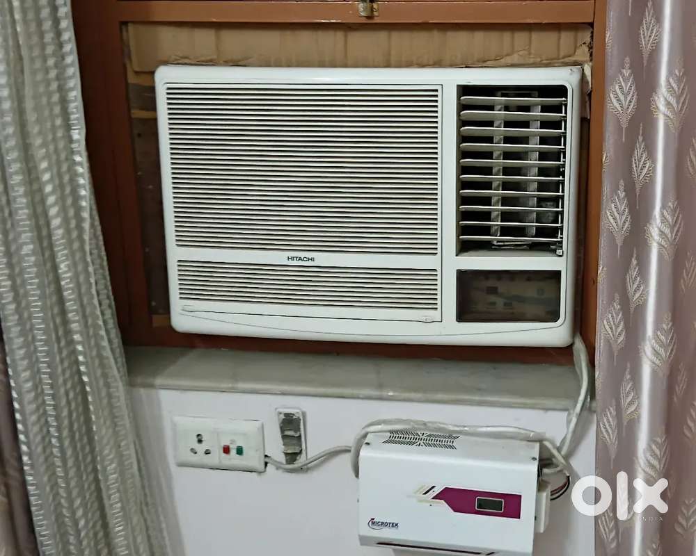 Hitachi window 1.5 tons ac with staplizer and remote only 2 yrs old