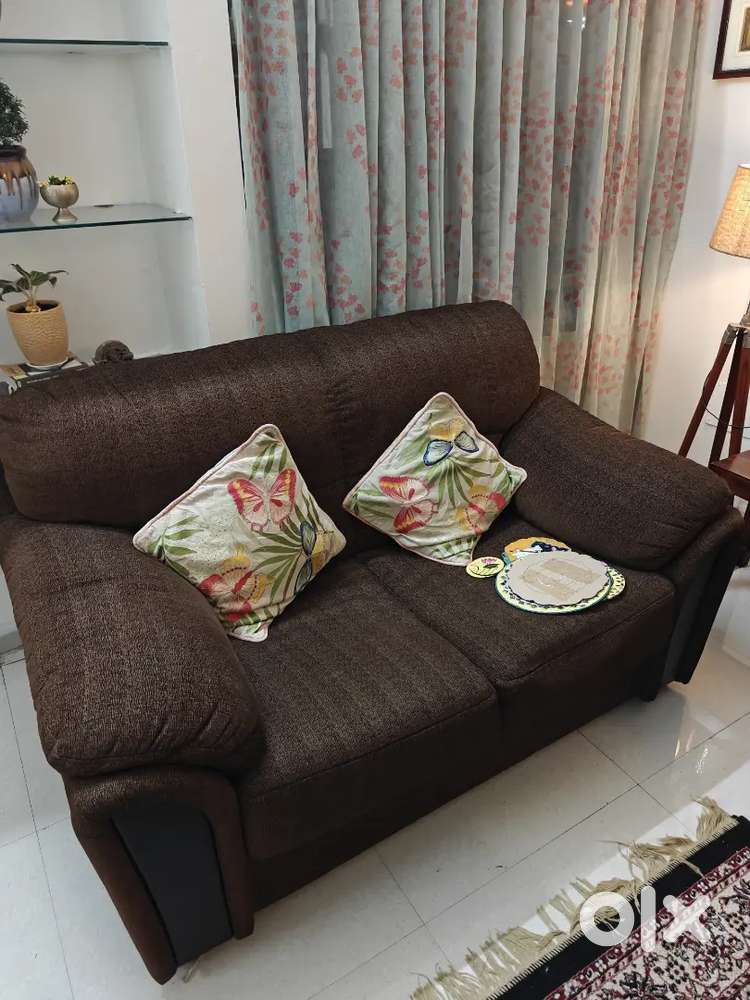 Sofa 3 +2 seater of 'Home Town' brand