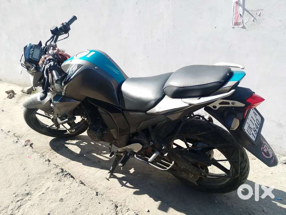 YAMAHA FZ FIRST HAND