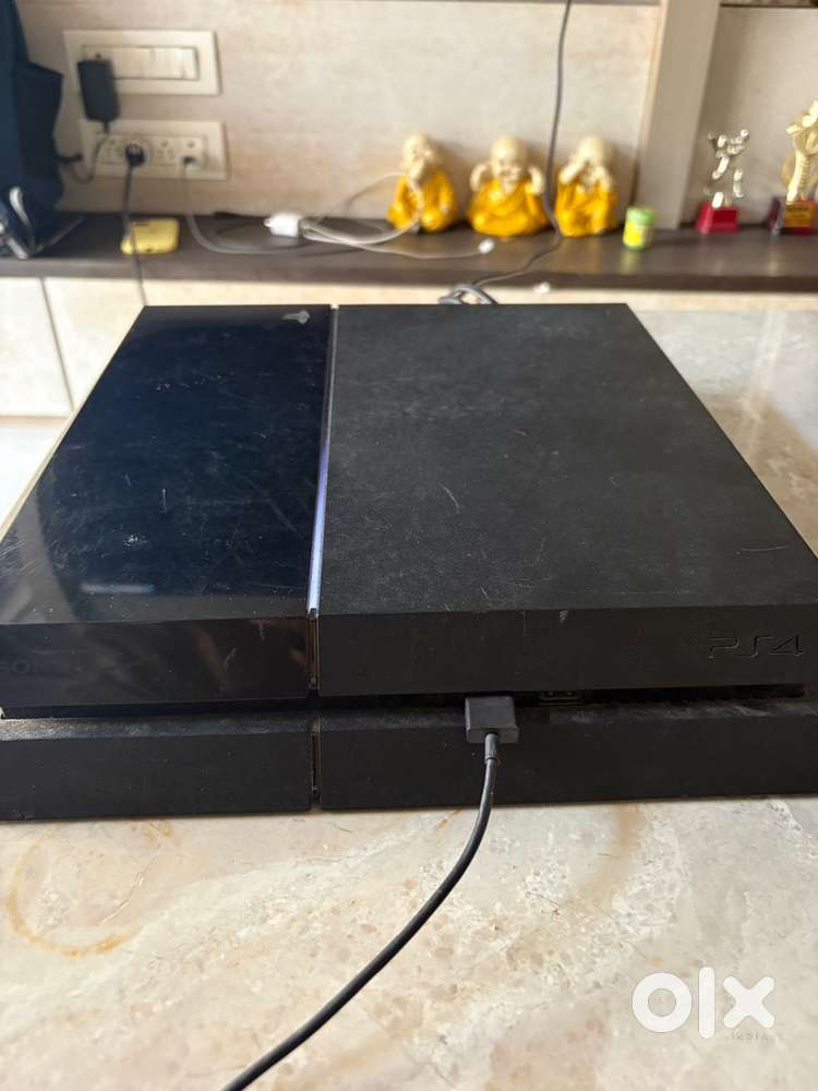 Play station 4 (ps4)