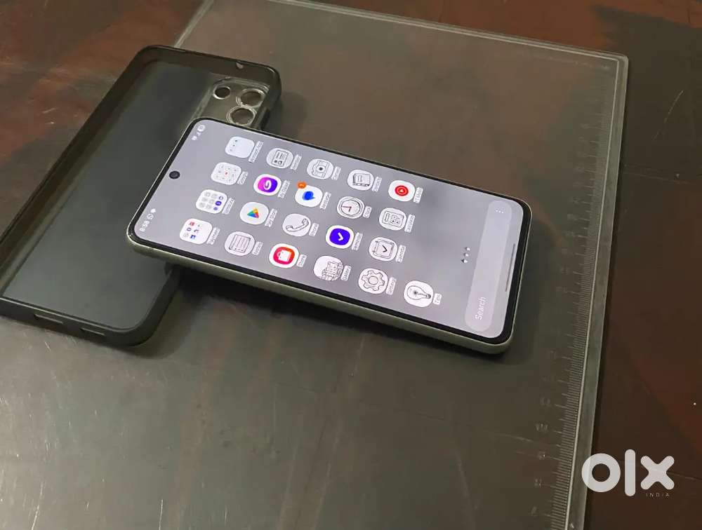 SAMSUNG S21 FE 5G 258gb, only one year old, a beast phone