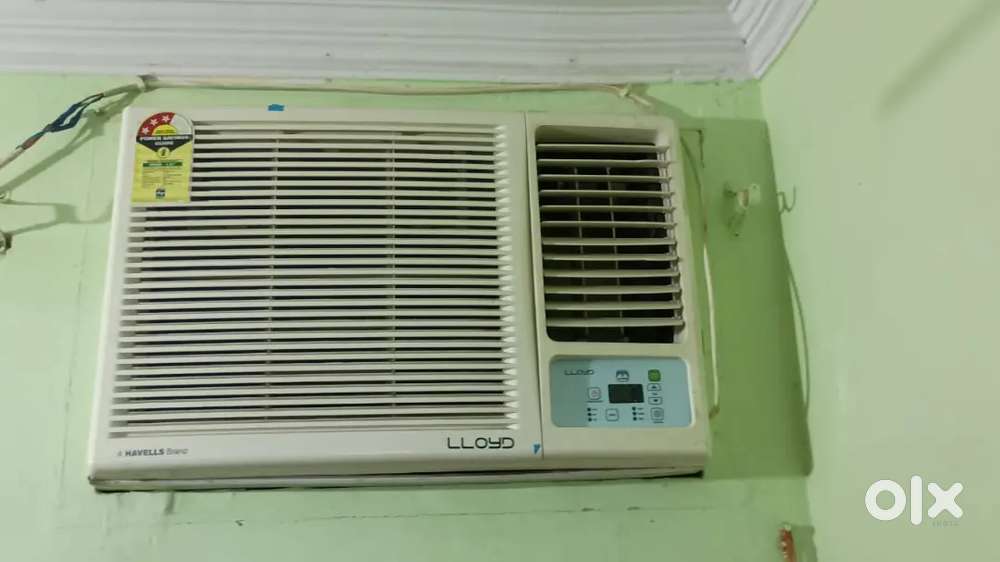 AC sale good condition 1.5 ton AC window lloyed